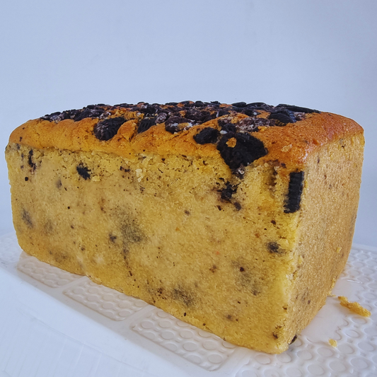 Cake Loaf with Cookies (Vanilla + Oreo biscuits)